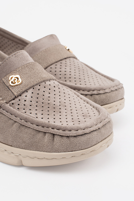 smilšu krāsas mokasinā