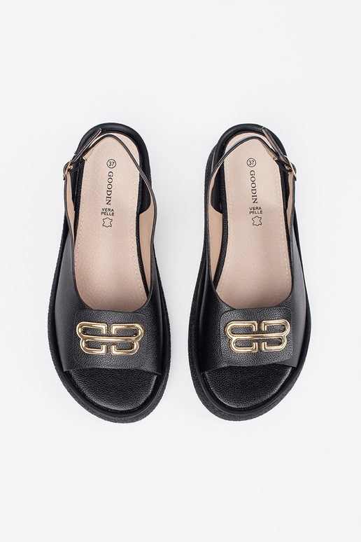 Plakanas melnas sandales ar dekoru