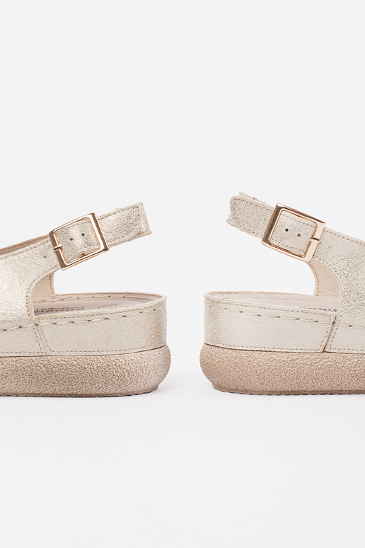 zelta krāsas sandales ar ādas ieliktni