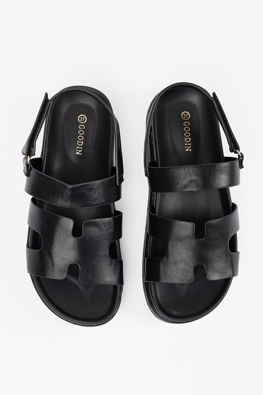 Melnas platformas sandales