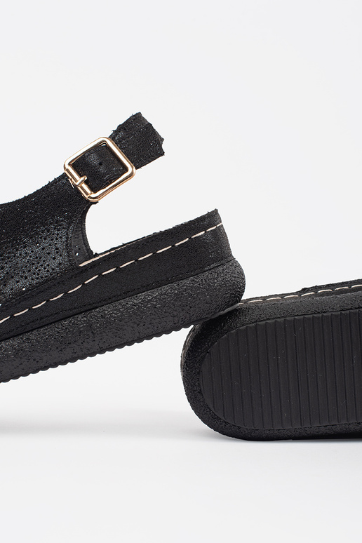 Melnu krāsas sandales uz platformas