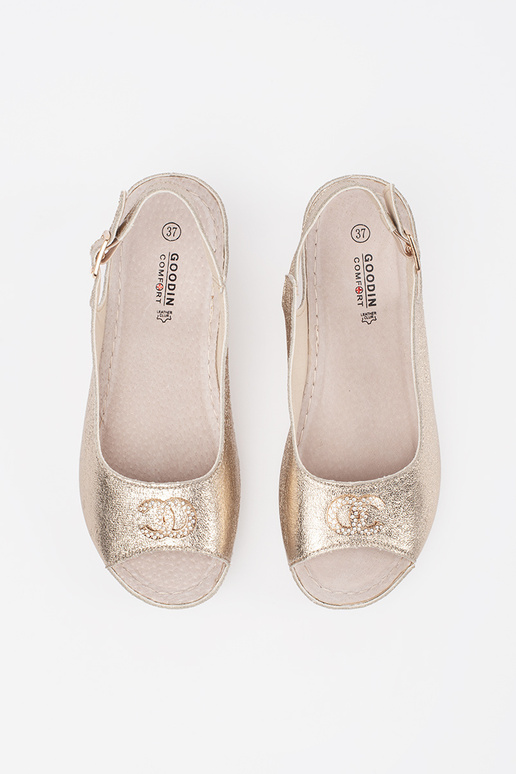 zelta krāsas sandales uz pleca ar...