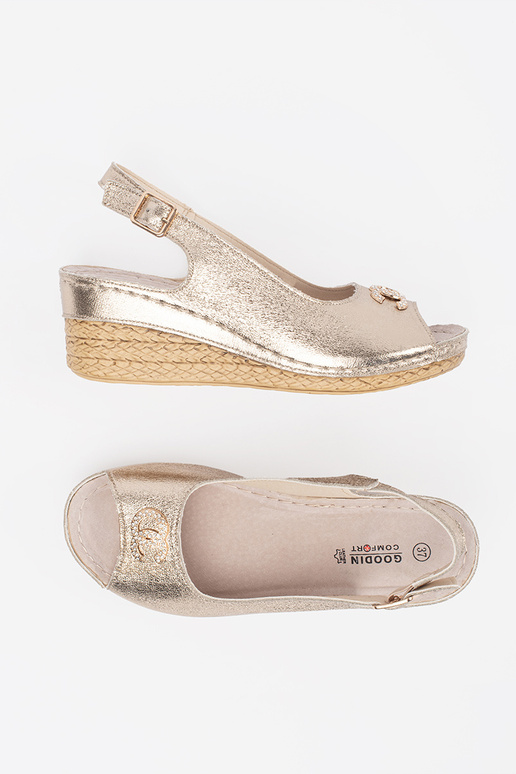 zelta krāsas sandales uz pleca ar...