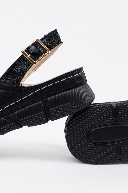 Melnas plakanas iešļūcenes