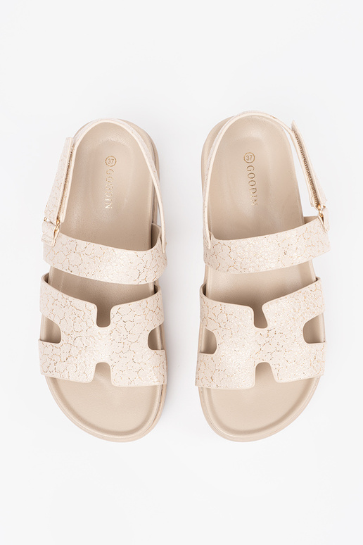 Klasiskā modeļa sandales ar platformu...