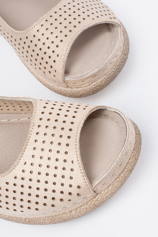 gaiši zelta ērti sandales