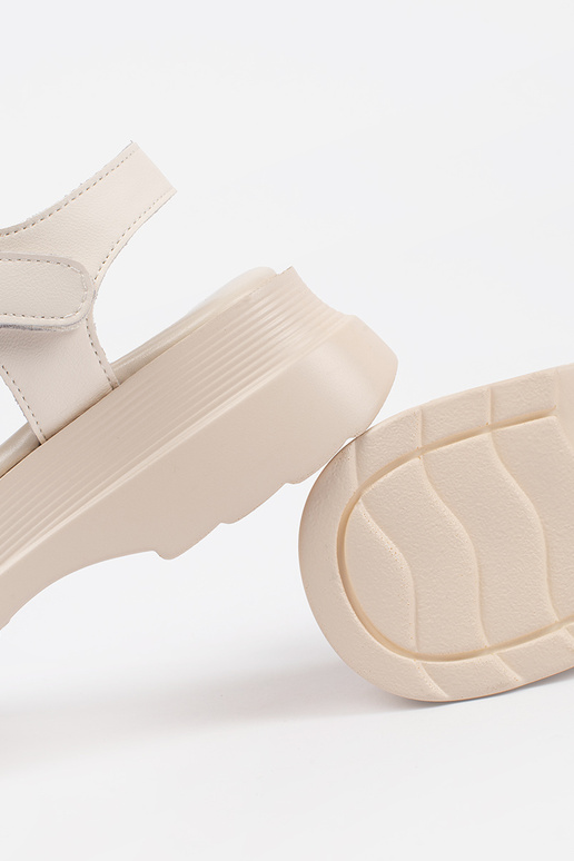 Smilšu krāsas sandales ar platformu...