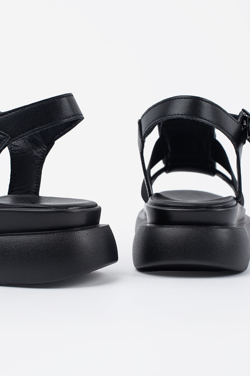 melna krāsas ādas eleganti sandales...