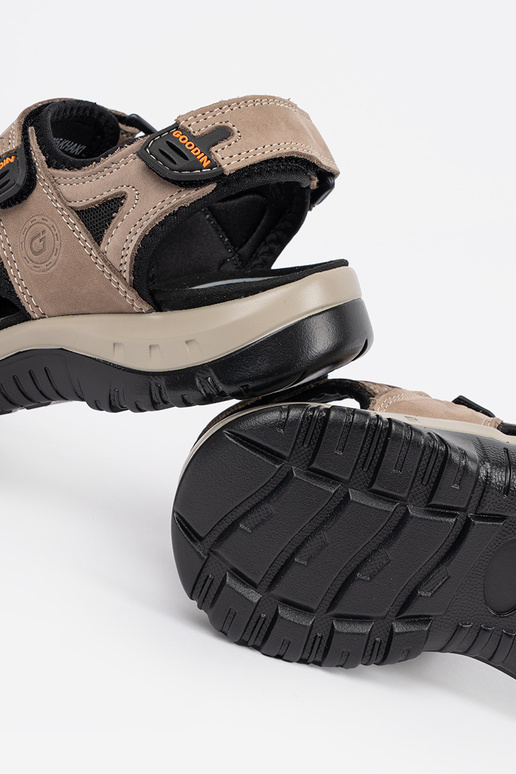 Brūnas sporta basutēs