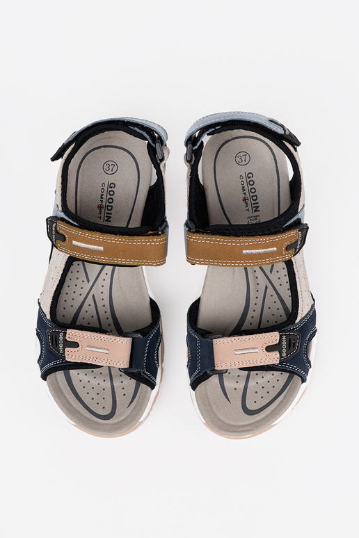 Dažādu krāsu sporta sandales