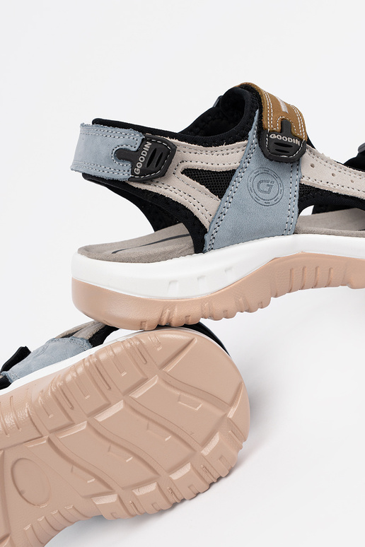 Dažādu krāsu sporta sandales