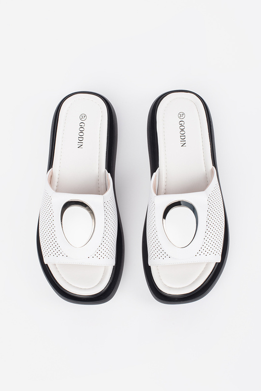 baltas-melnas krāsas ērti šļūcenes ar... baltas-melnas krāsas ērti šļūcenes ar...