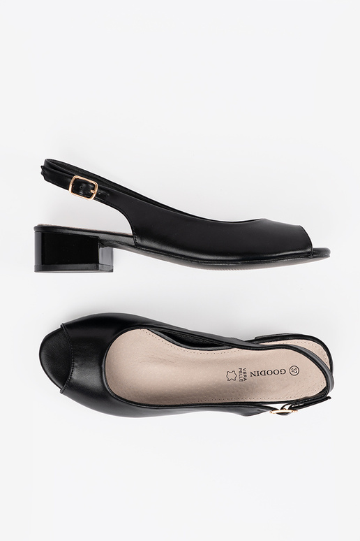 Melno krāsas eleganti sandales uz...