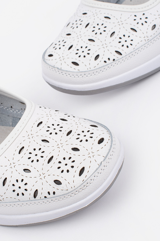 Ažūri sandales no ādas baltā krāsā Ažūri sandales no ādas baltā krāsā