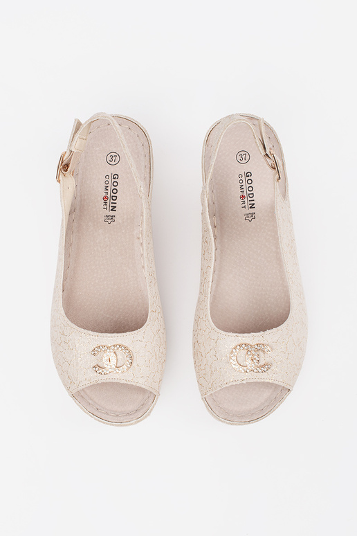 Smilšu krāsas sandales uz pleisa ar...