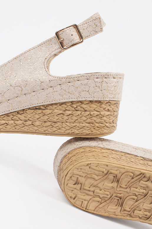 Smilšu krāsas sandales uz pleisa ar...