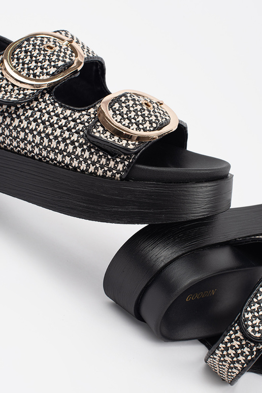 Sandales ar platformu melnā krāsā ar...