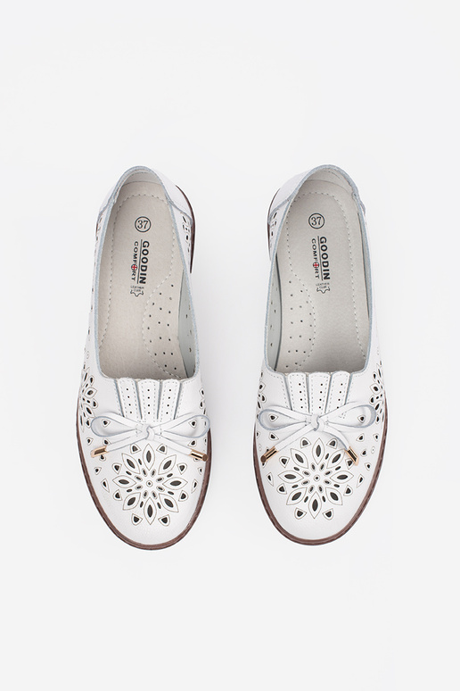 smilšu krāsas caurspīdīgi mokasinā smilšu krāsas caurspīdīgi mokasinā