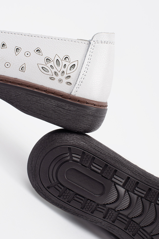 smilšu krāsas caurspīdīgi mokasinā smilšu krāsas caurspīdīgi mokasinā