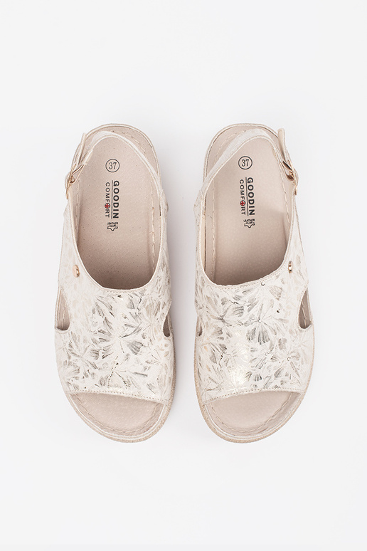 ziloņa kaula krāsas plakanas sandales...