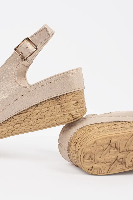 Smilšu krāsas sieviešu sandales uz...