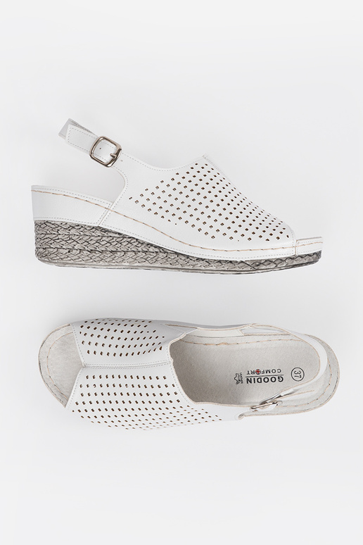 Baltas caurspīdīgas sandales