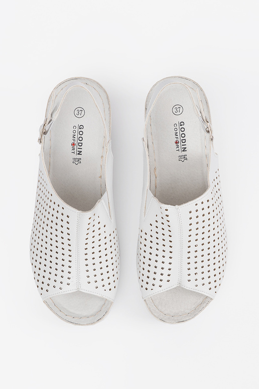 Baltas caurspīdīgas sandales