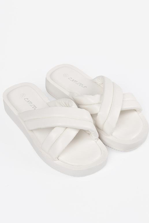 Sieviešu čības ar platformu baltā krāsā