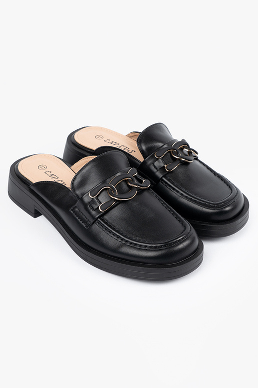 Melni plakanie apavi no mākslīgās...