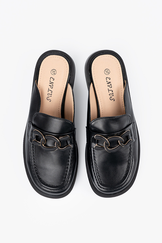 Melni plakanie apavi no mākslīgās...