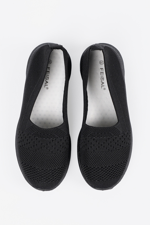 Melnu krāsu sporta apavi iestiprināšanai