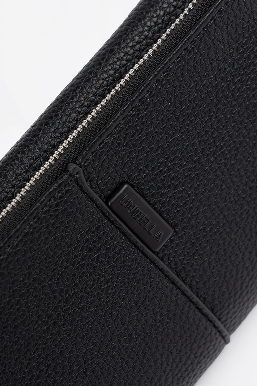 Melnā sieviešu maciņš