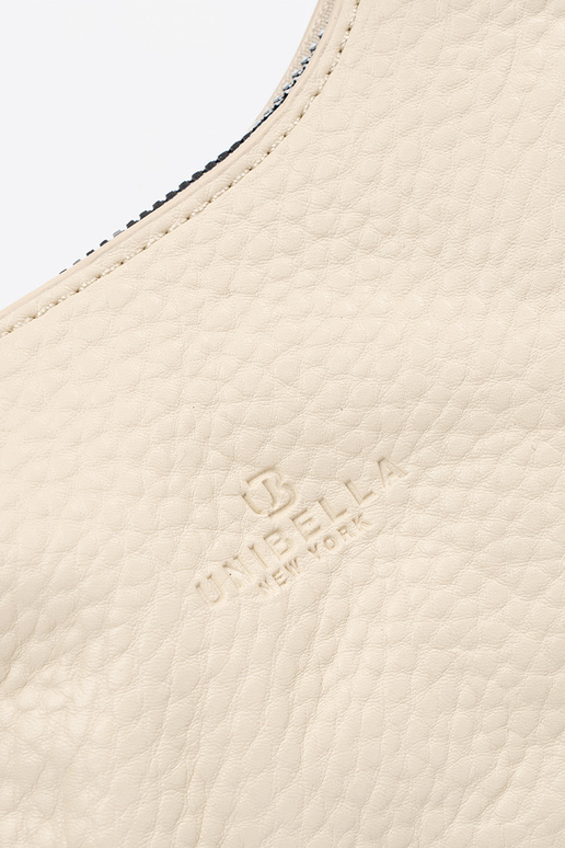 Zila soma ar dekoratīvu šalli