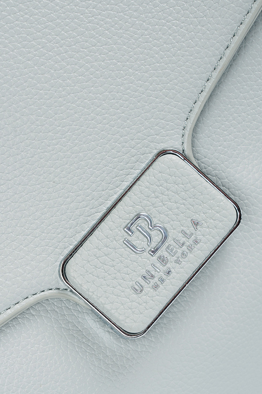 Zila soma ar rokturi