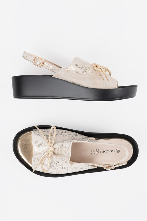 Ziloņa kaula krāsas sandaļi Ziloņa kaula krāsas sandaļi