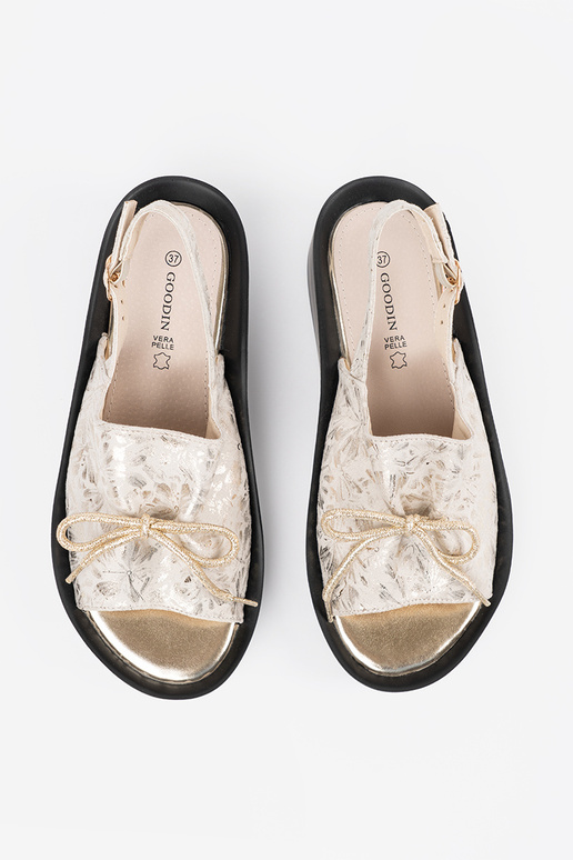 Ziloņa kaula krāsas sandaļi Ziloņa kaula krāsas sandaļi