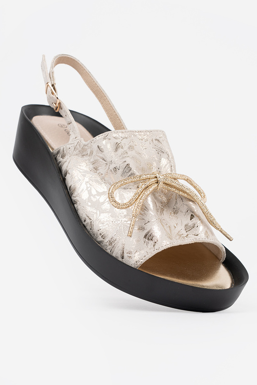 Ziloņa kaula krāsas sandaļi Ziloņa kaula krāsas sandaļi