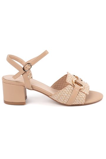 Sieviešu smilšu krāsas...