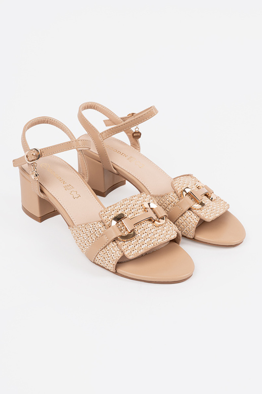 Sieviešu smilšu krāsas sandales uz...