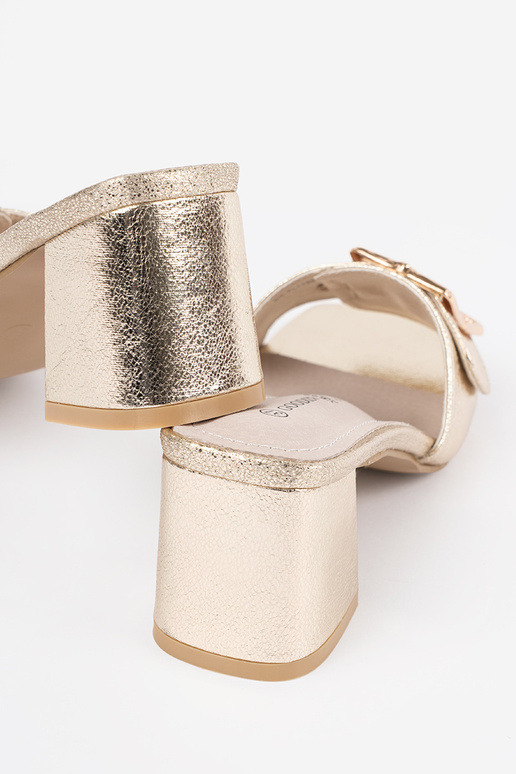 Sieviešu zelta krāsas čības uz papēža...