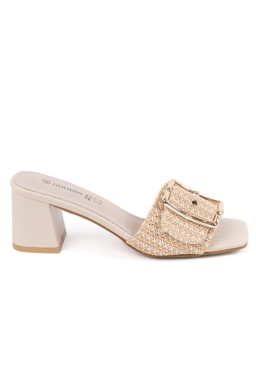 Sieviešu smilšu krāsas čības uz... Sieviešu smilšu krāsas čības uz...