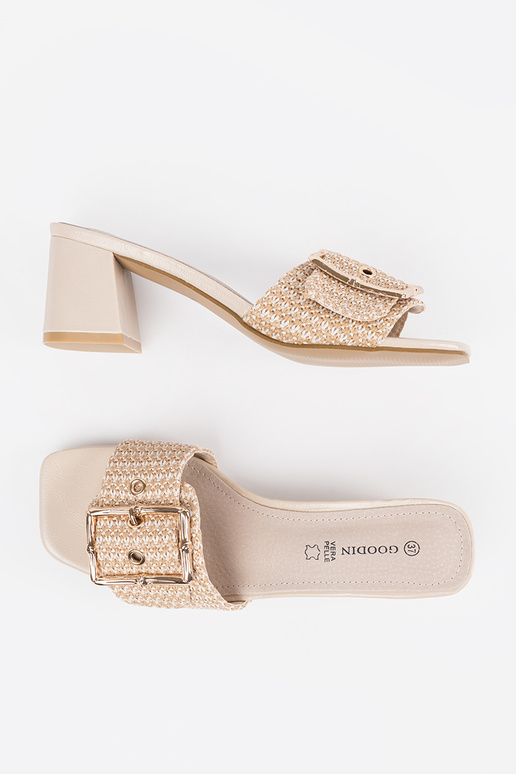 Sieviešu smilšu krāsas čības uz... Sieviešu smilšu krāsas čības uz...