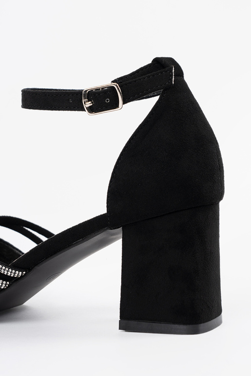 Melni zamša sieviešu sandalīši uz papēža Melni zamša sieviešu sandalīši uz papēža