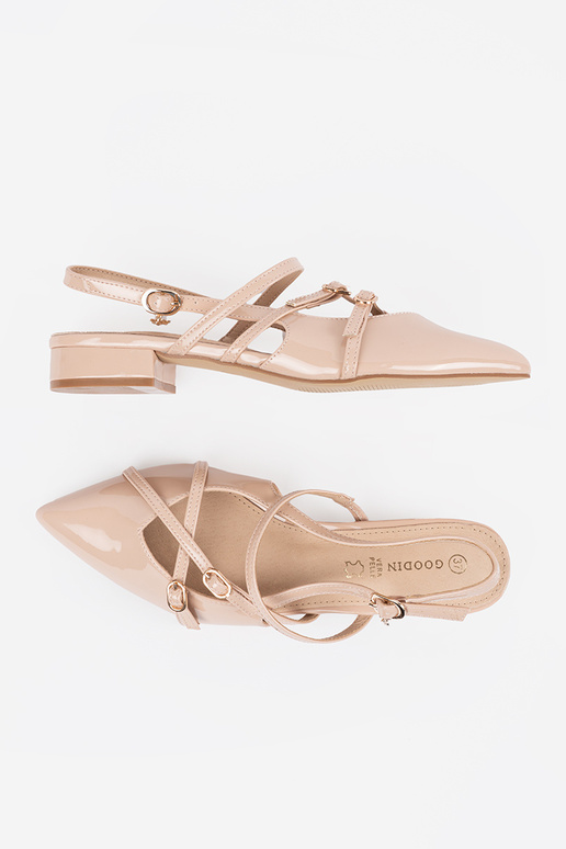 Lakuotas sieviešu smilšu krāsas... Lakuotas sieviešu smilšu krāsas...