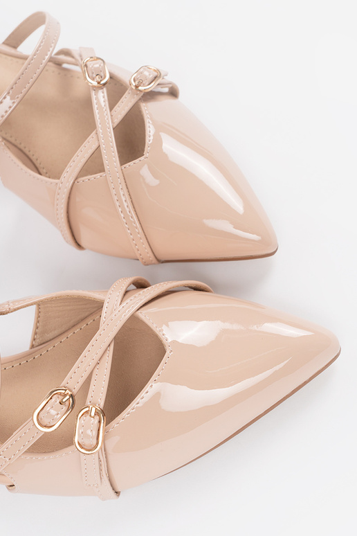 Lakuotas sieviešu smilšu krāsas... Lakuotas sieviešu smilšu krāsas...