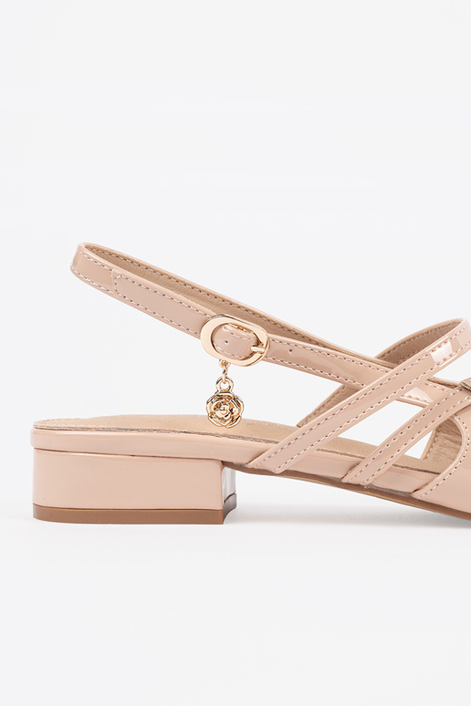 Lakuotas sieviešu smilšu krāsas... Lakuotas sieviešu smilšu krāsas...