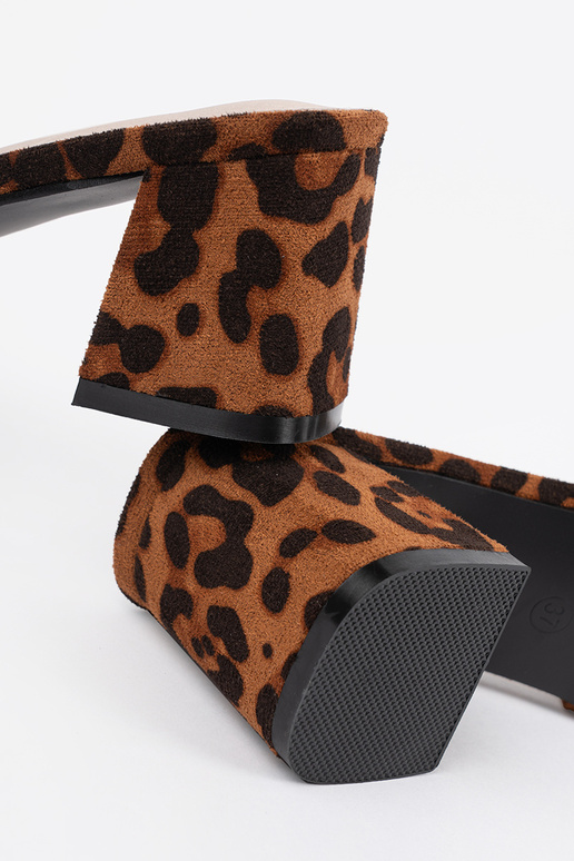 Sieviešu čības uz papēža ar leopardu...