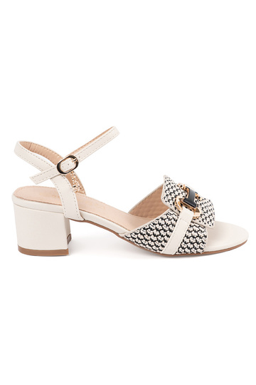 Sieviešu baltas sandales uz...