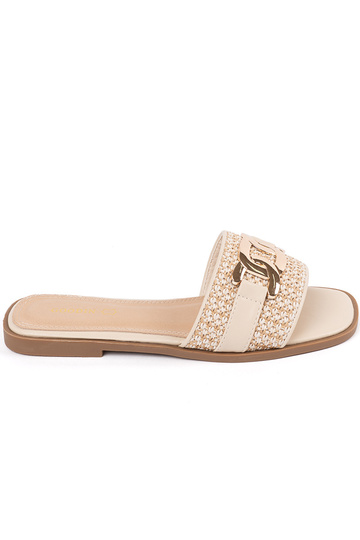 Sieviešu smilšu krāsas...