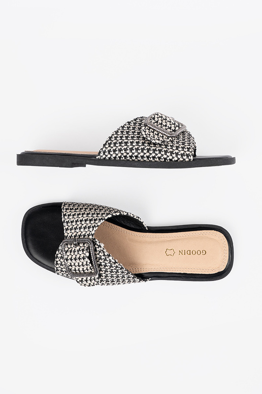 Melni balti rūtaini iešļūcenes ar... Melni balti rūtaini iešļūcenes ar...